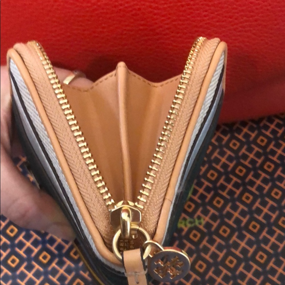 Tory Burch continental wallet balloon stripe NWT’s - Picture 6 of 7